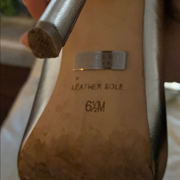 Badgley Mischka Heels - Picture 4 of 7